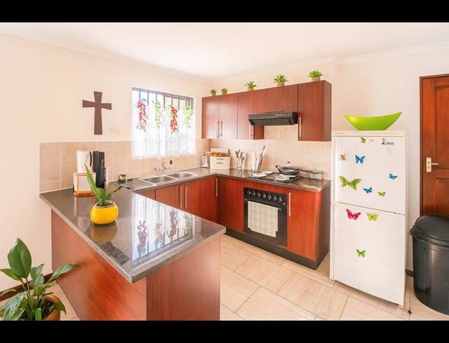 3 BEDROOM TOWNHOUSE FOR SALE IN ARUNDO ESTATE